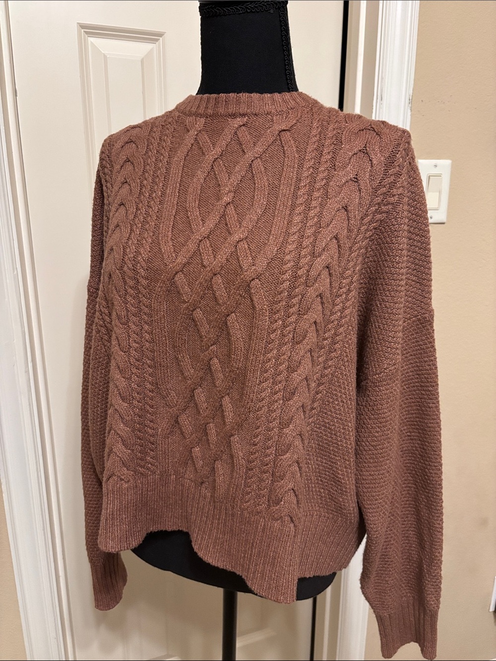 Express Cable Knit Crewneck Sweater in Mauve Brown